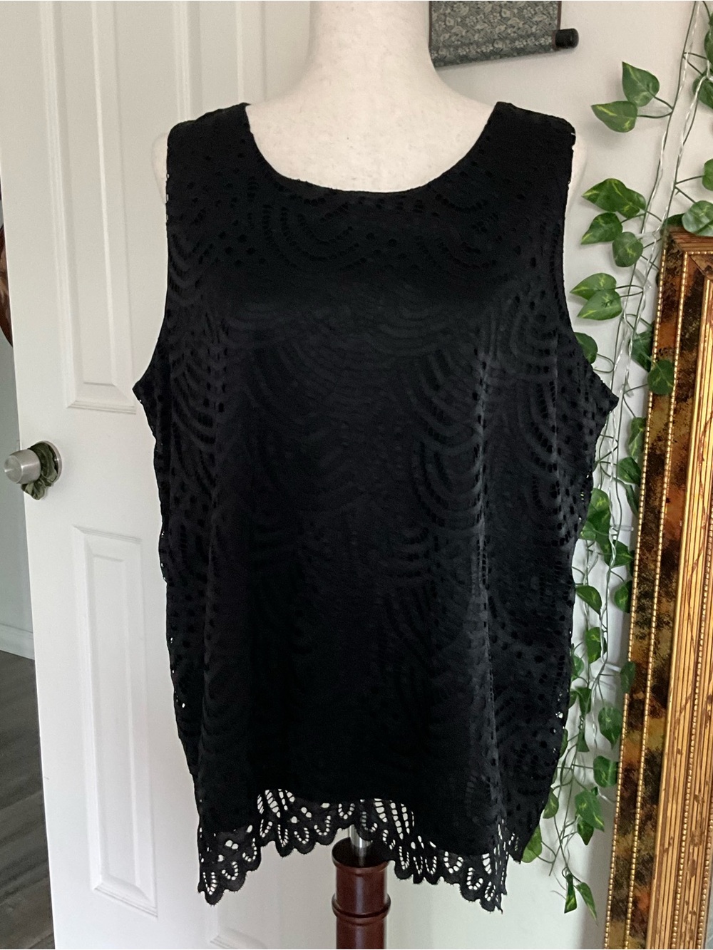 Worthington Black Eyelet Lace Shell Top
